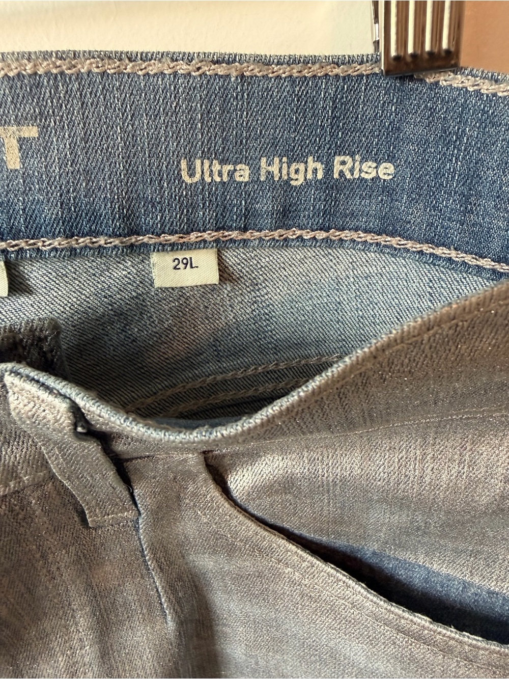 ⚡️Ariat Ultra High Rise Jazmine Wide Leg Silver Gloss Jeans - Picture 6 of 6